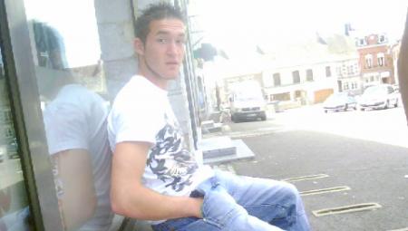 mon cheri surpri d'avoire ete pri en photo !!! lool je t'aime grave 