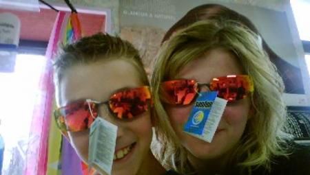 moi et quetin c le fils de la coiffeuse de trelon hou on nest bien avec des lunette loool